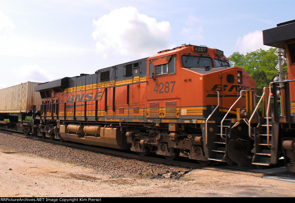 BNSF 4287 Pusher